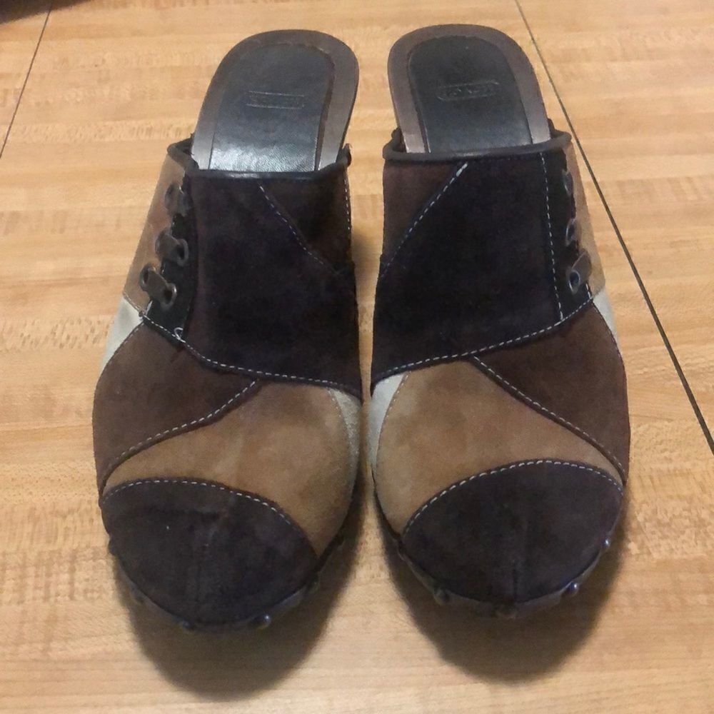 ⬇️Wooden Leather Coach Heels 